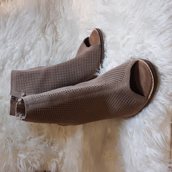 TOMS Desert Taupe Suede Perforated Majorca Peep Toe Ankle Booties - Picture 2 of 11